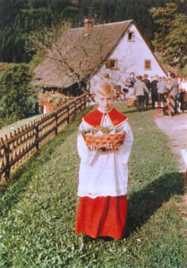 Hans-Jürgen Wehrle als Ministrant, entstanden am Erntedank-Fest 1964
